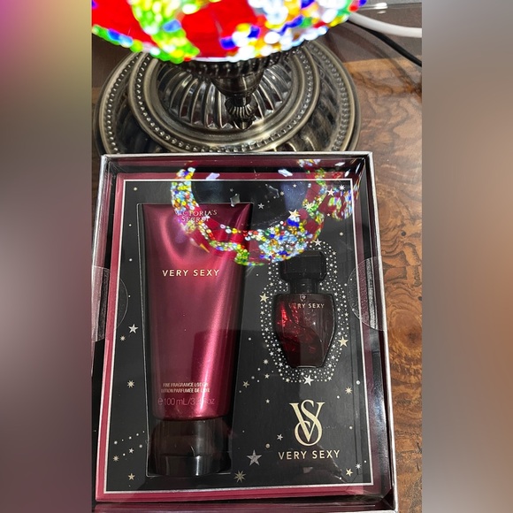 Victoria’s Secret Choose Bombshell OR Very Sexy Set Lotion & Eau de Parf… - Picture 10 of 13